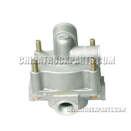 Differential valve assembly